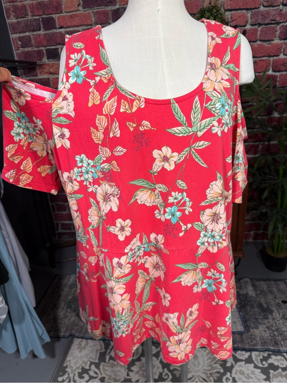 Isaac Mizrahi Live XL Tropical Floral Cold Shoulder Peplum Tunic